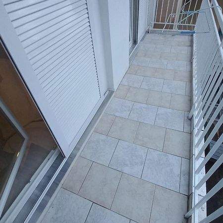Central 3 Modern Apartment With Free Parking Сере Экстерьер фото