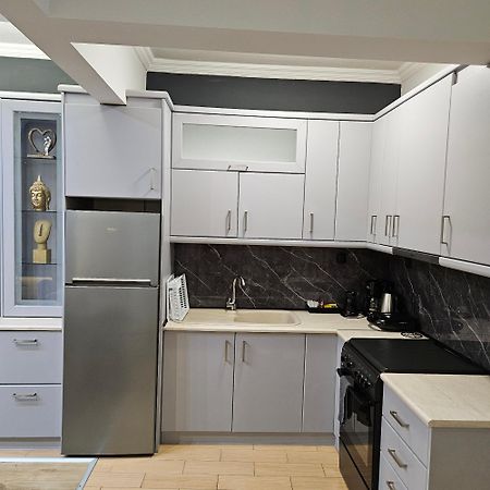 Central 3 Modern Apartment With Free Parking Сере Экстерьер фото