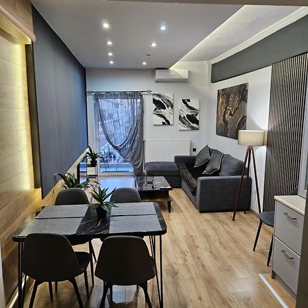 Central 3 Modern Apartment With Free Parking Сере Экстерьер фото