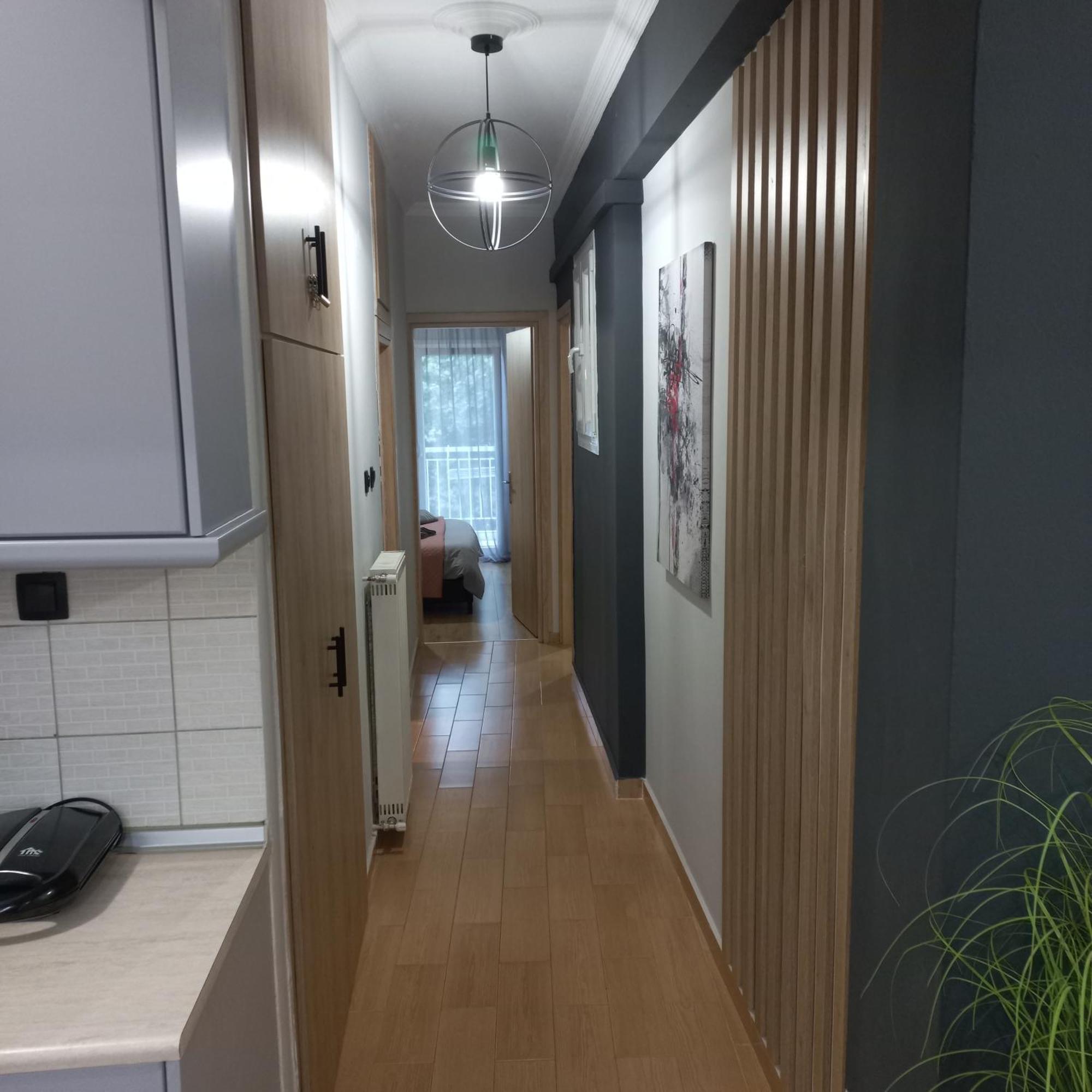 Central 3 Modern Apartment With Free Parking Сере Номер фото