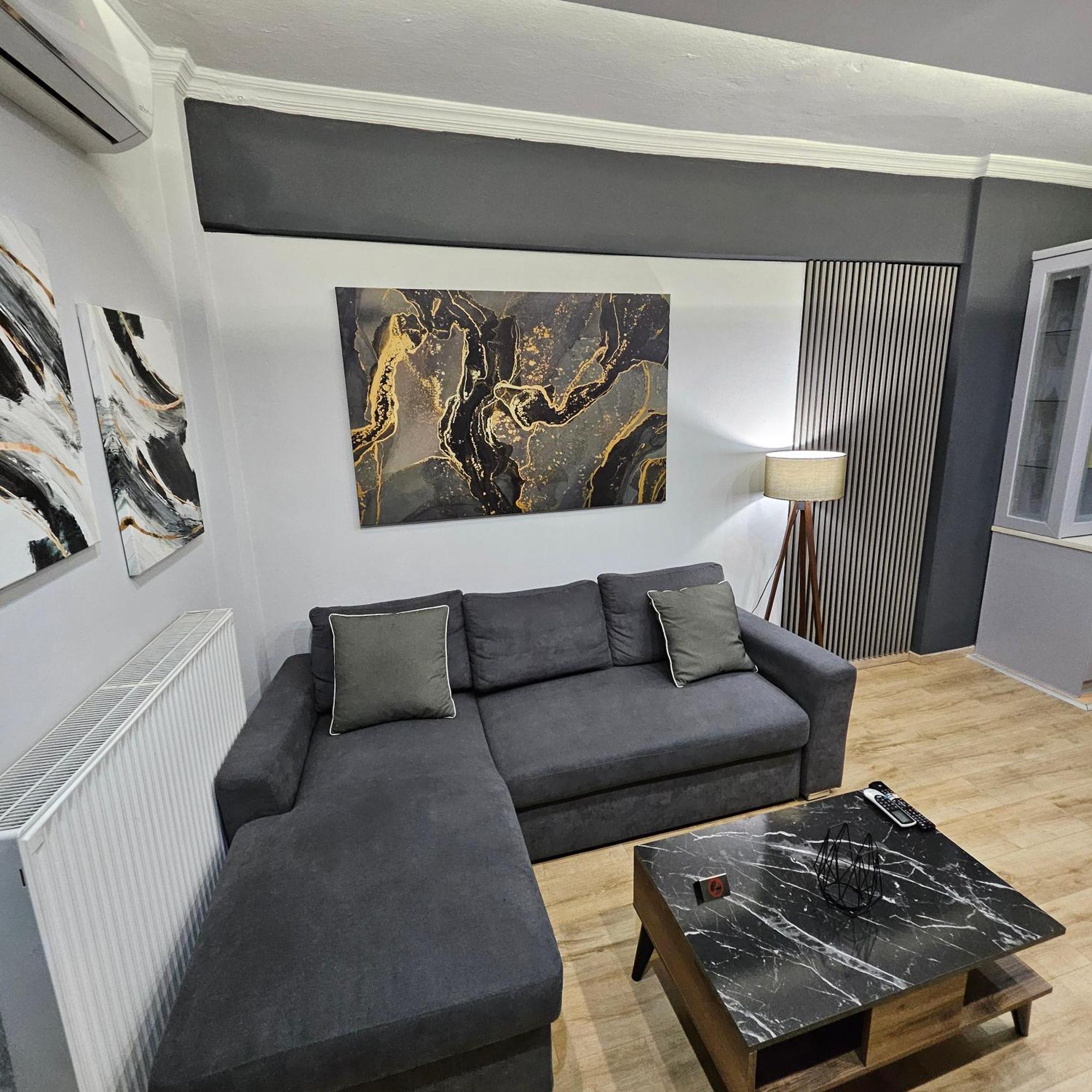 Central 3 Modern Apartment With Free Parking Сере Экстерьер фото