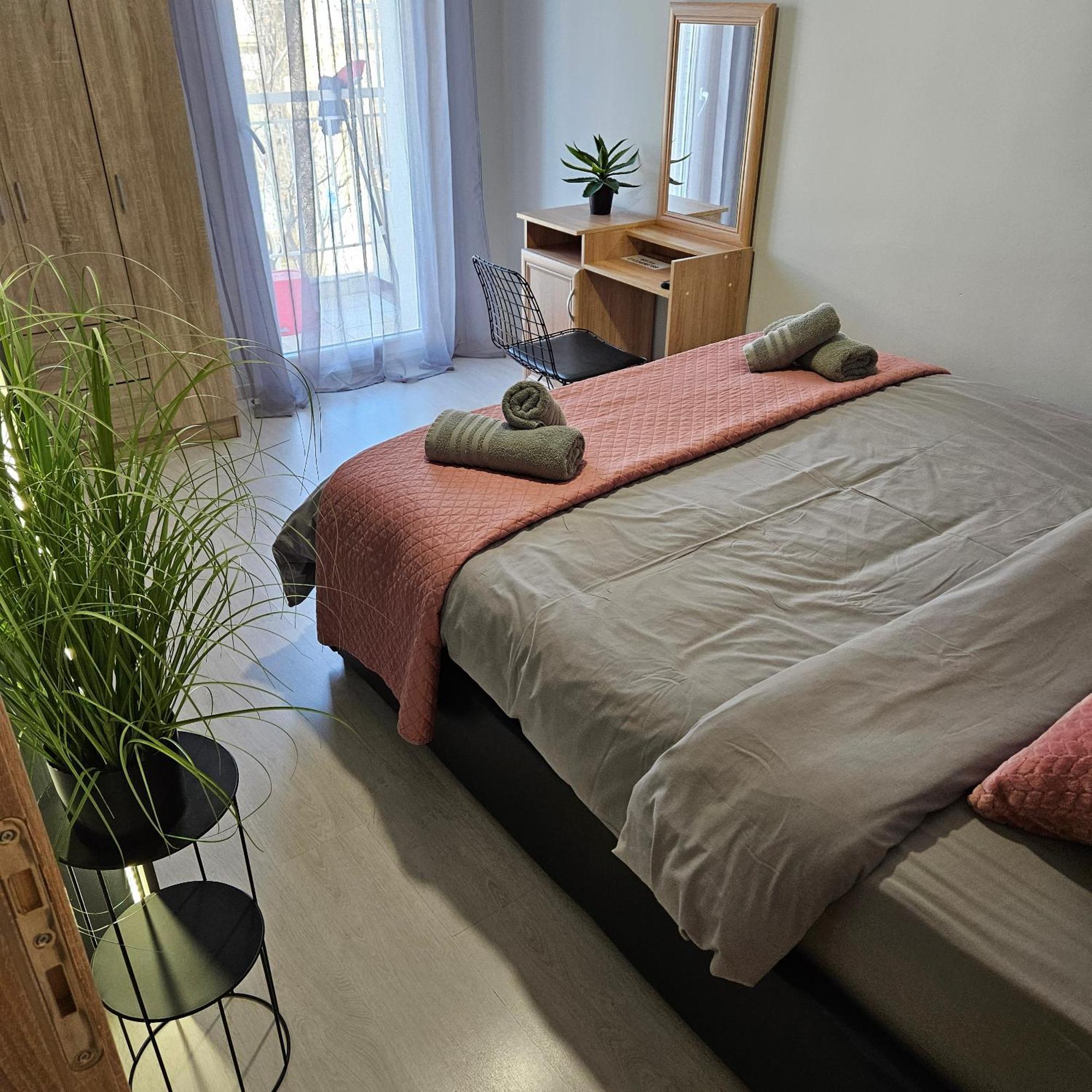 Central 3 Modern Apartment With Free Parking Сере Экстерьер фото