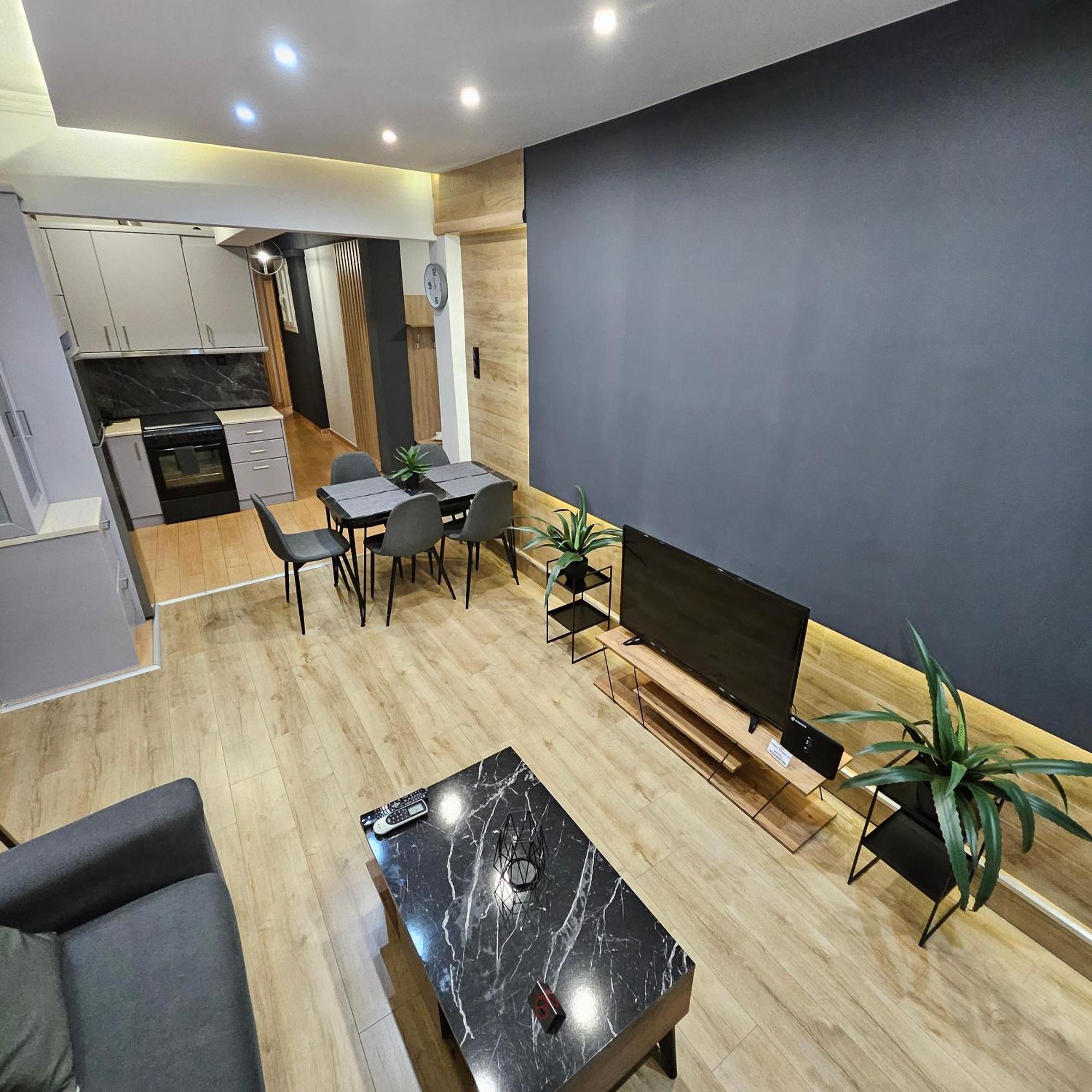 Central 3 Modern Apartment With Free Parking Сере Экстерьер фото