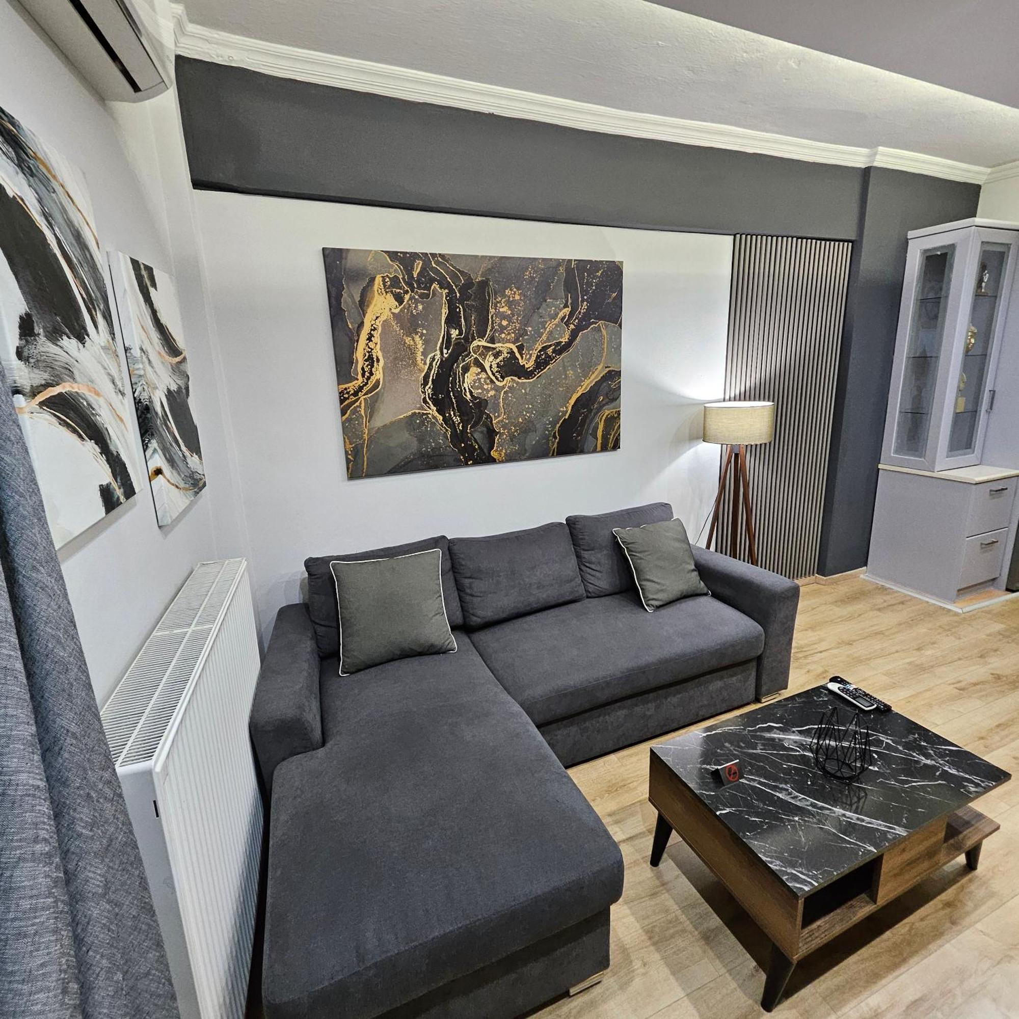 Central 3 Modern Apartment With Free Parking Сере Экстерьер фото