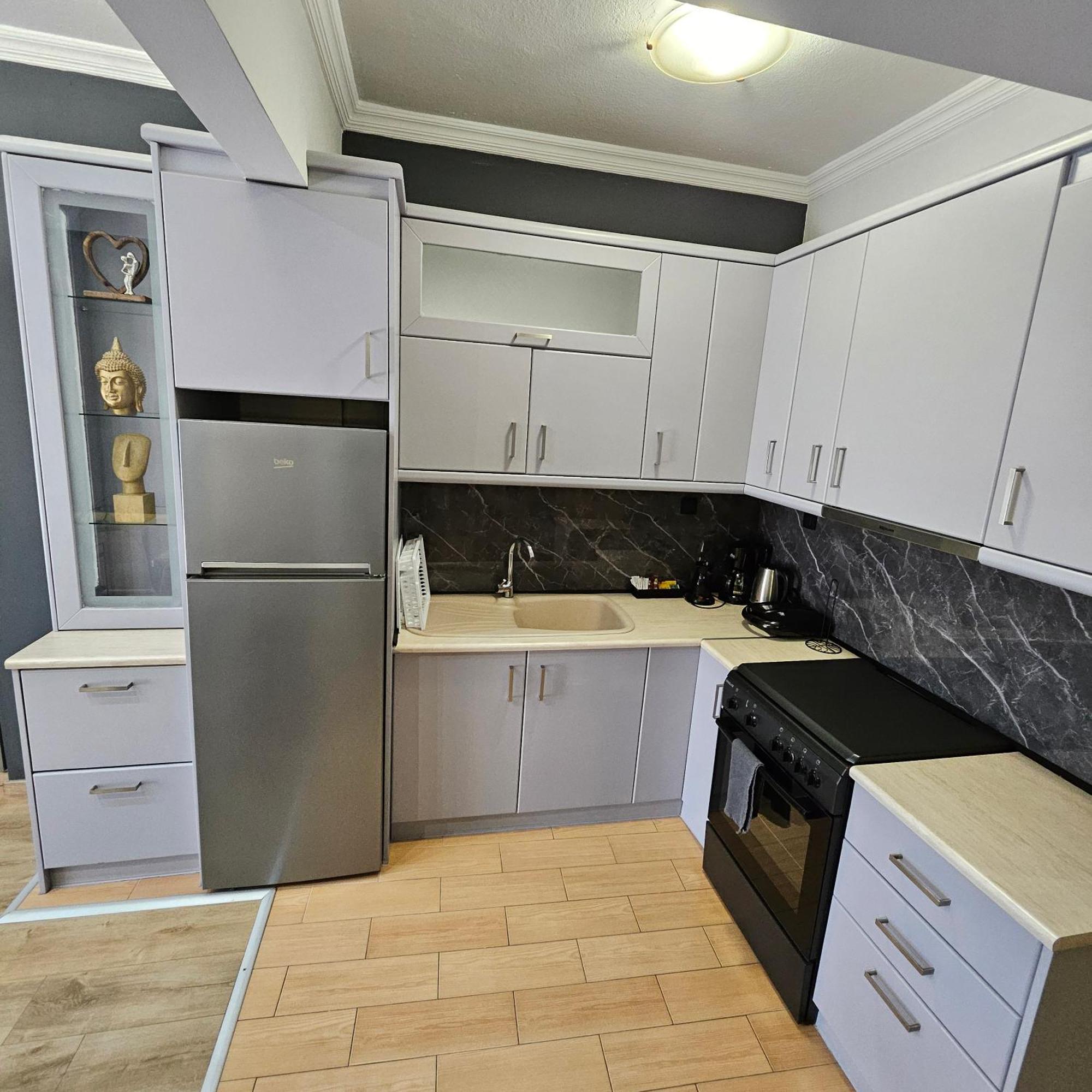Central 3 Modern Apartment With Free Parking Сере Экстерьер фото