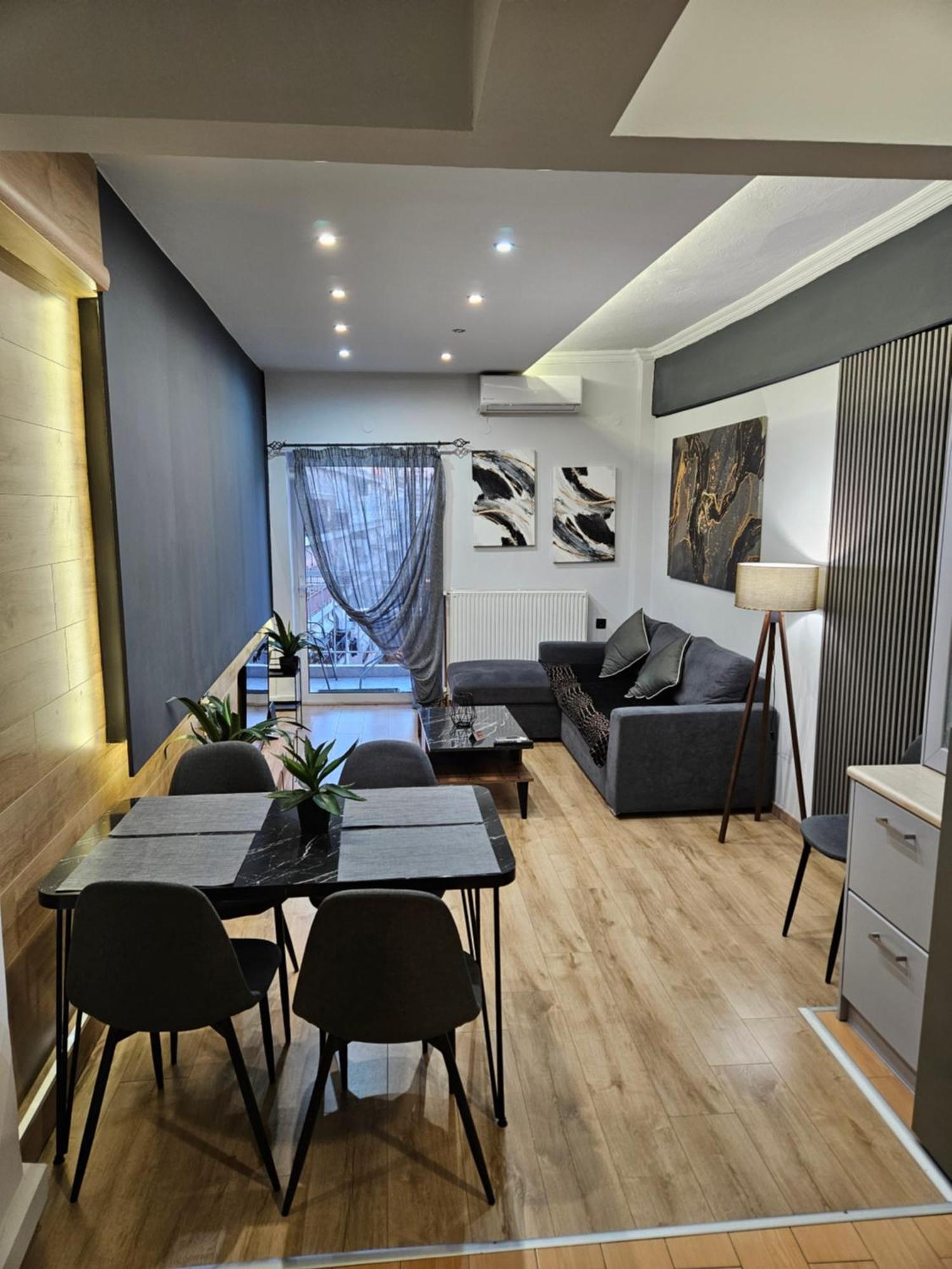 Central 3 Modern Apartment With Free Parking Сере Экстерьер фото