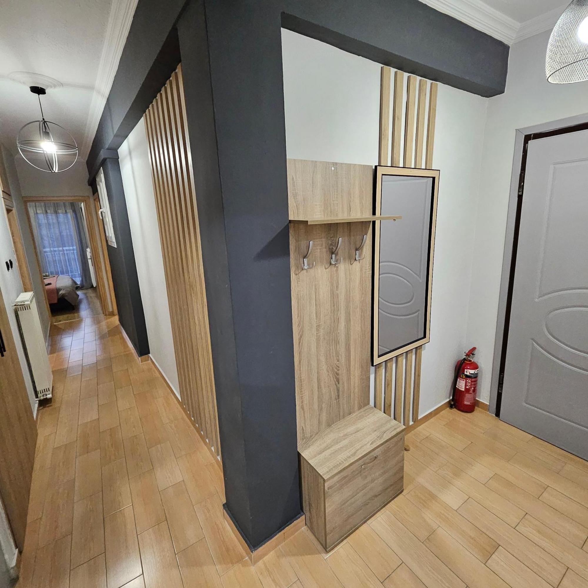 Central 3 Modern Apartment With Free Parking Сере Номер фото