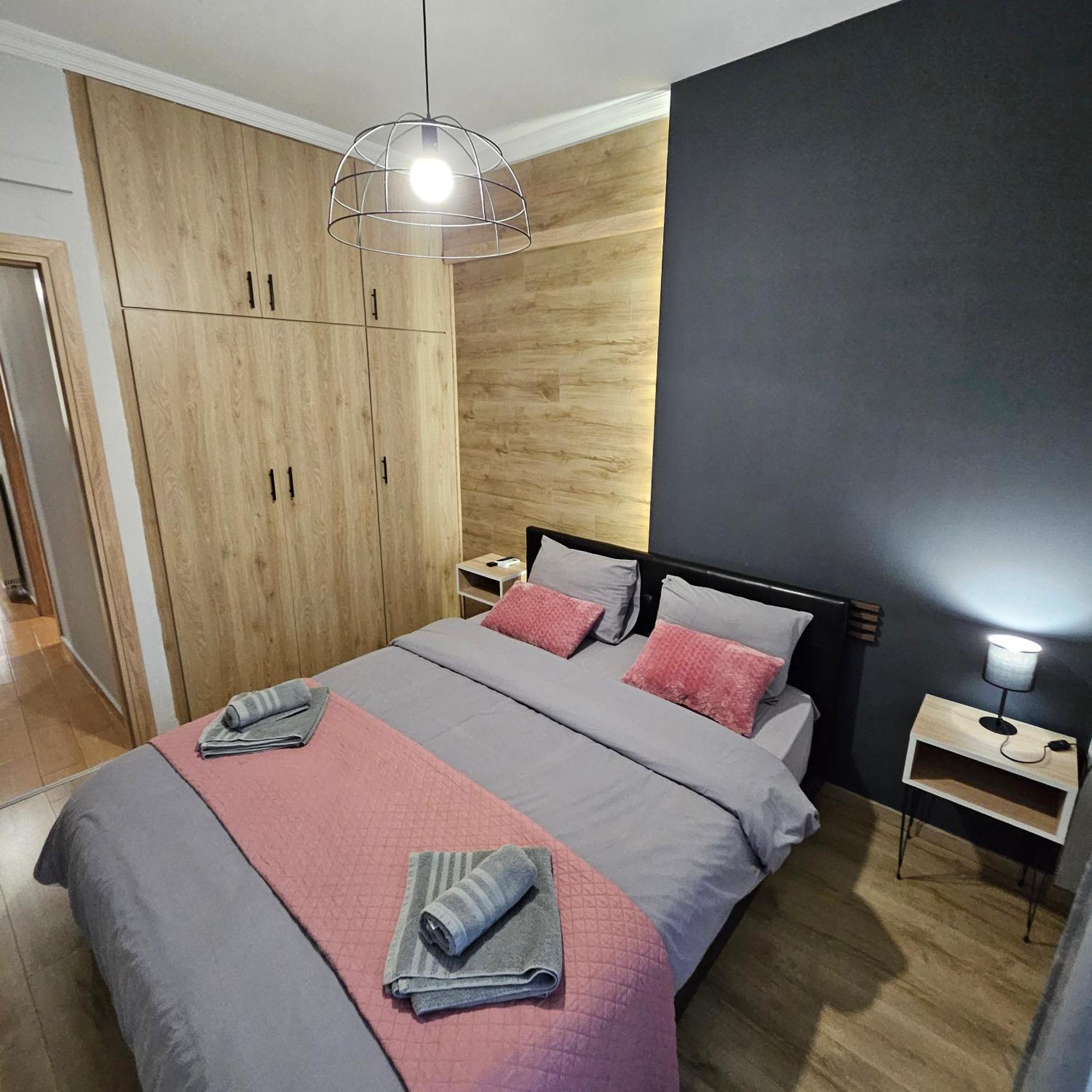 Central 3 Modern Apartment With Free Parking Сере Экстерьер фото