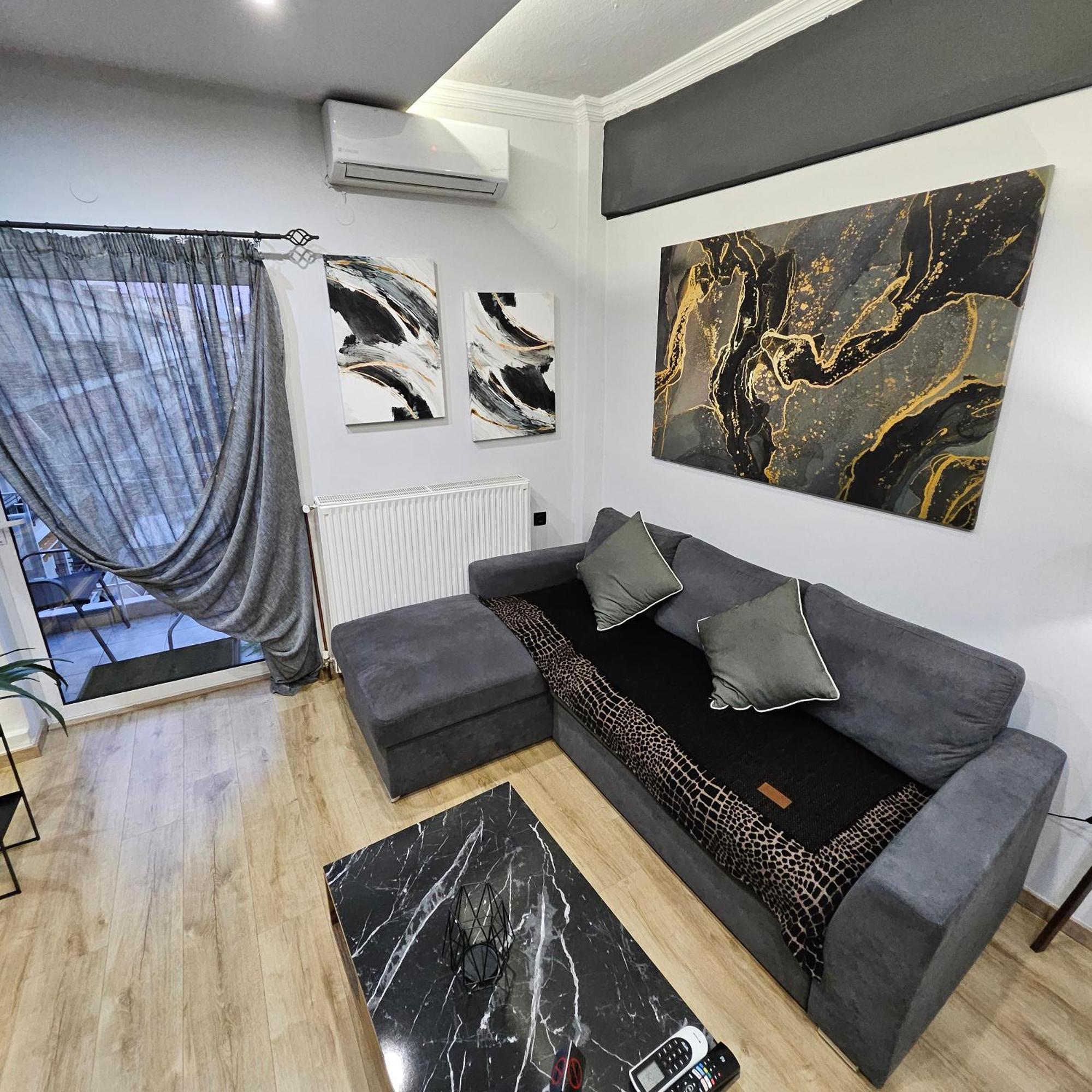 Central 3 Modern Apartment With Free Parking Сере Экстерьер фото